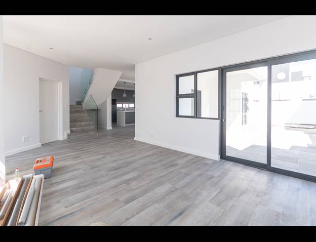 4 BEDROOM FREEHOLD FOR SALE IN SANDOWN